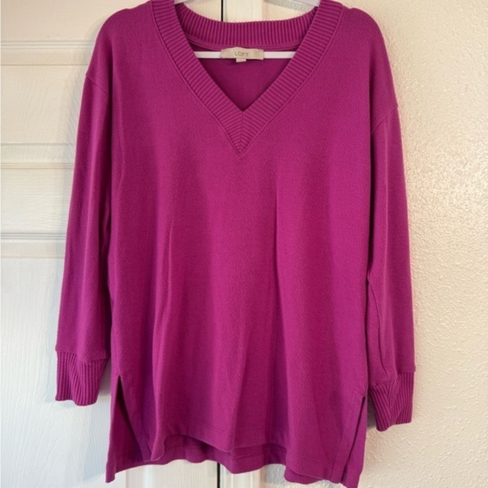 LOFT Women's magenta V-Neck Sweater